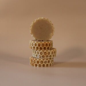 "Mina" Honeycomb Round Artisan Soap Bar 🍯
